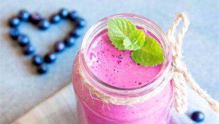 Yaz için Kilo Verdiren Serinletici Smoothie Tarifleri